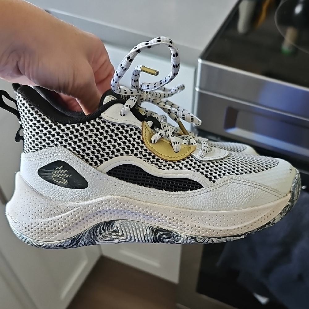 Under Armour Curry Kids Sneakers - White and Black